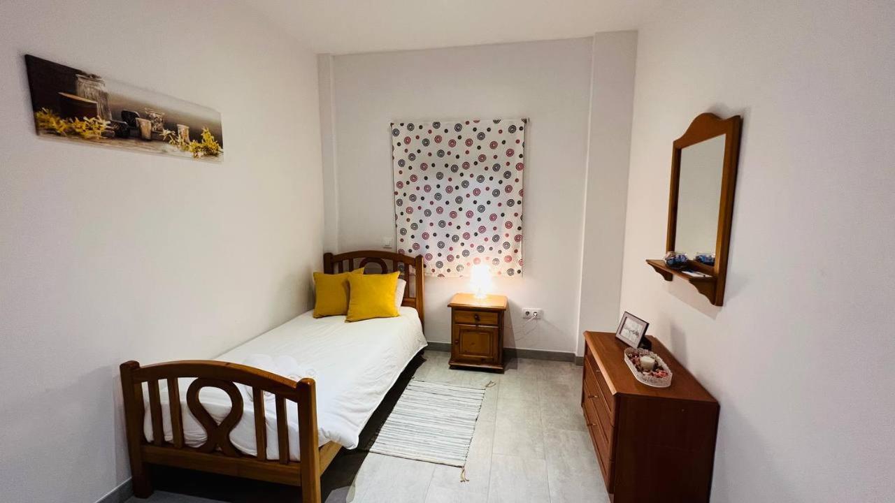Habitacion En Virgen Del Rocio Sevilla Bagian luar foto